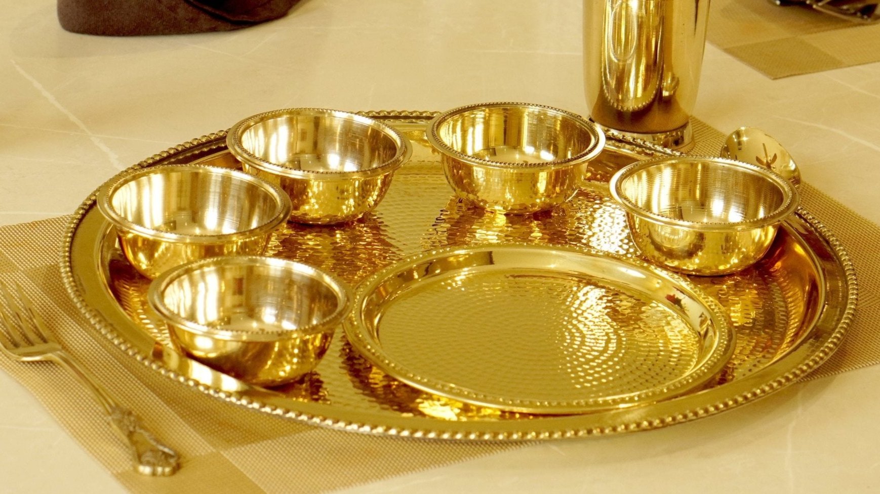 10 Pieces Brass Hammered Dinner Set - Brass Globe -