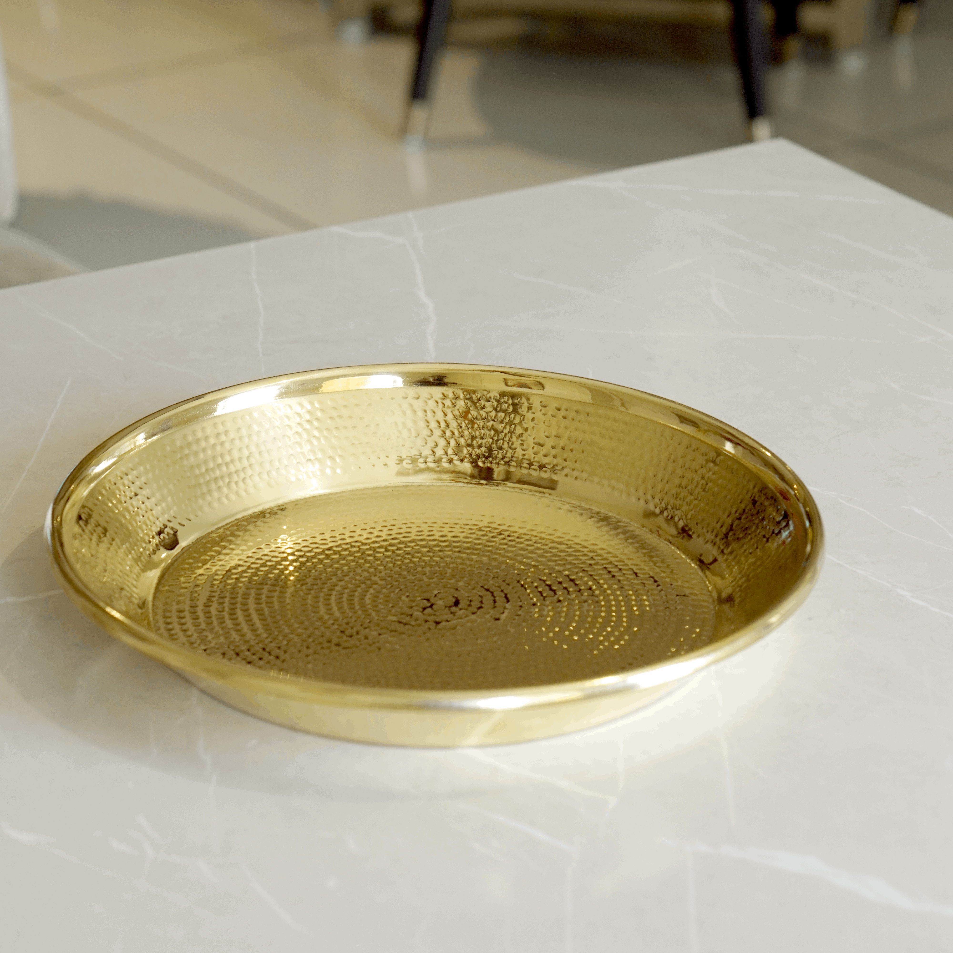 Brass Hammered Paraat with Glossy Finish