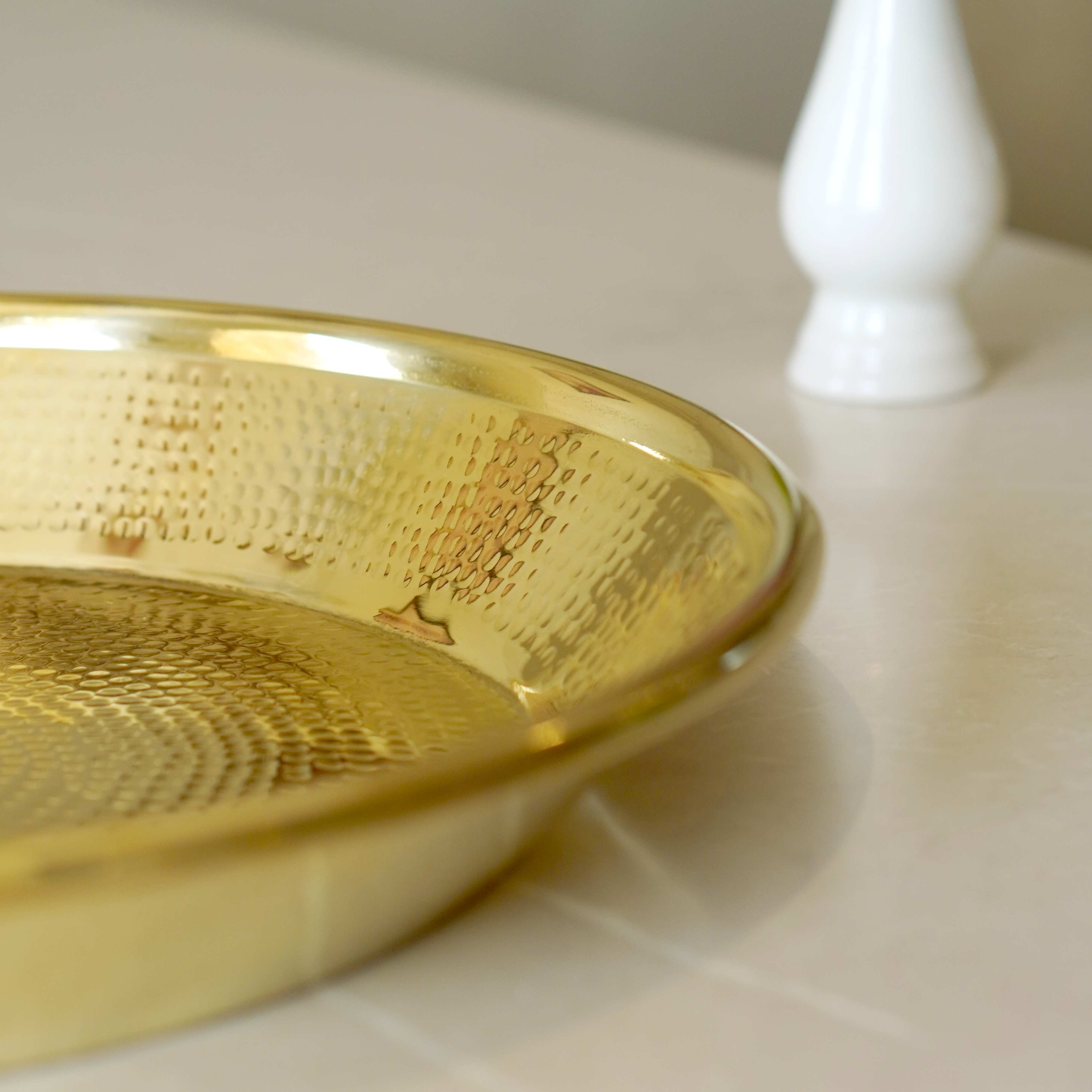 Brass Hammered Paraat with Glossy Finish