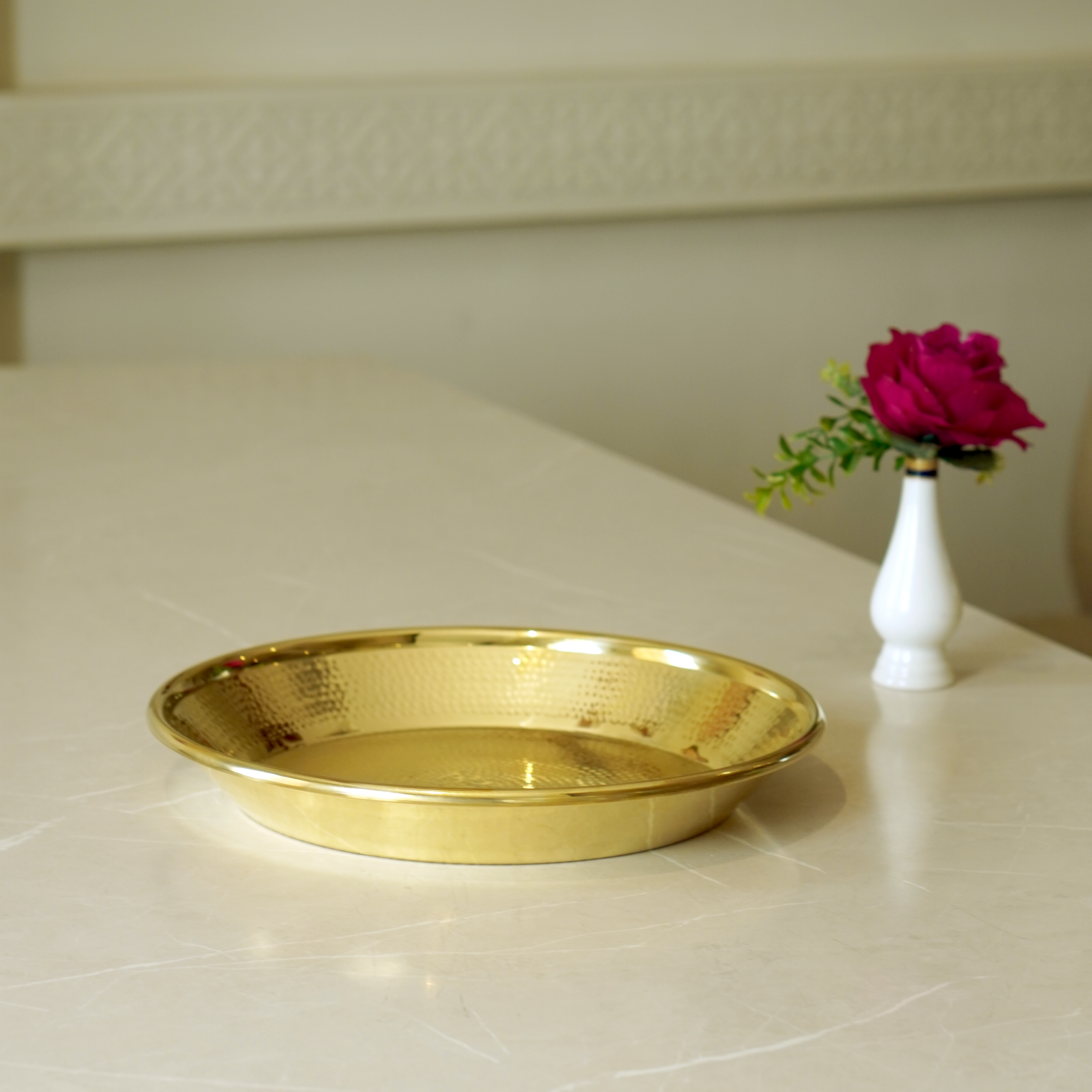 Brass Hammered Paraat with Glossy Finish