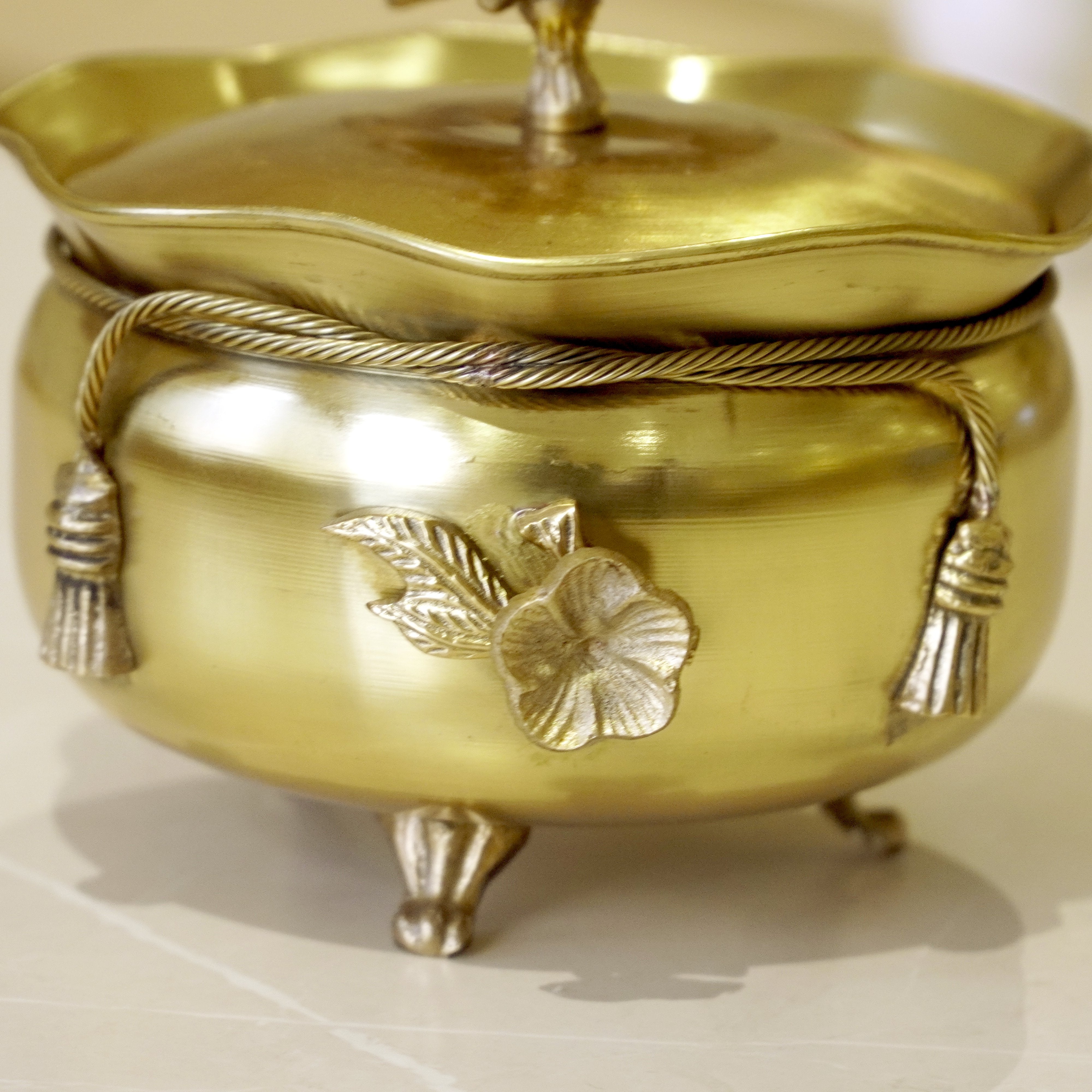 Brass Antique Tie Bowl with Lid