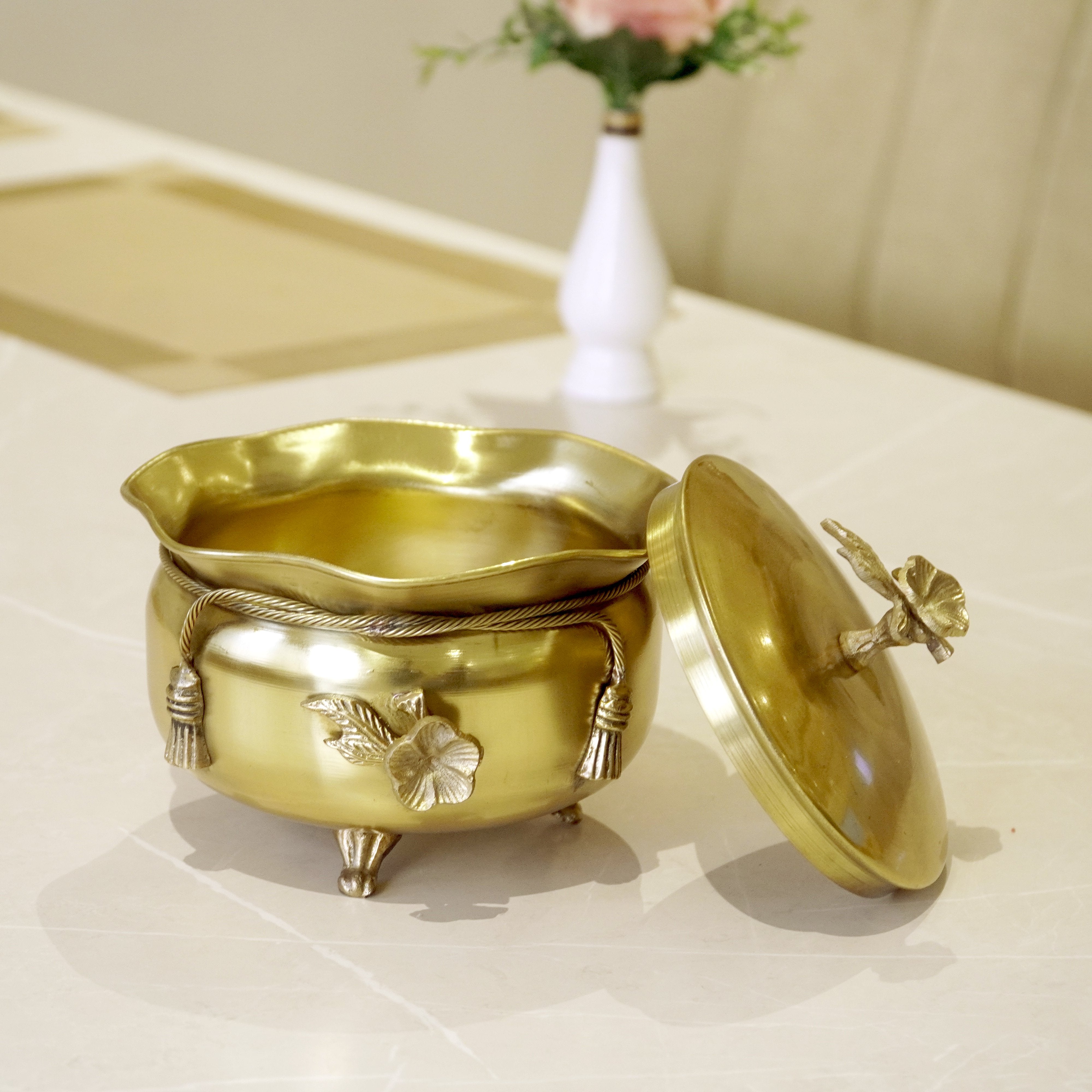 Brass Antique Tie Bowl with Lid