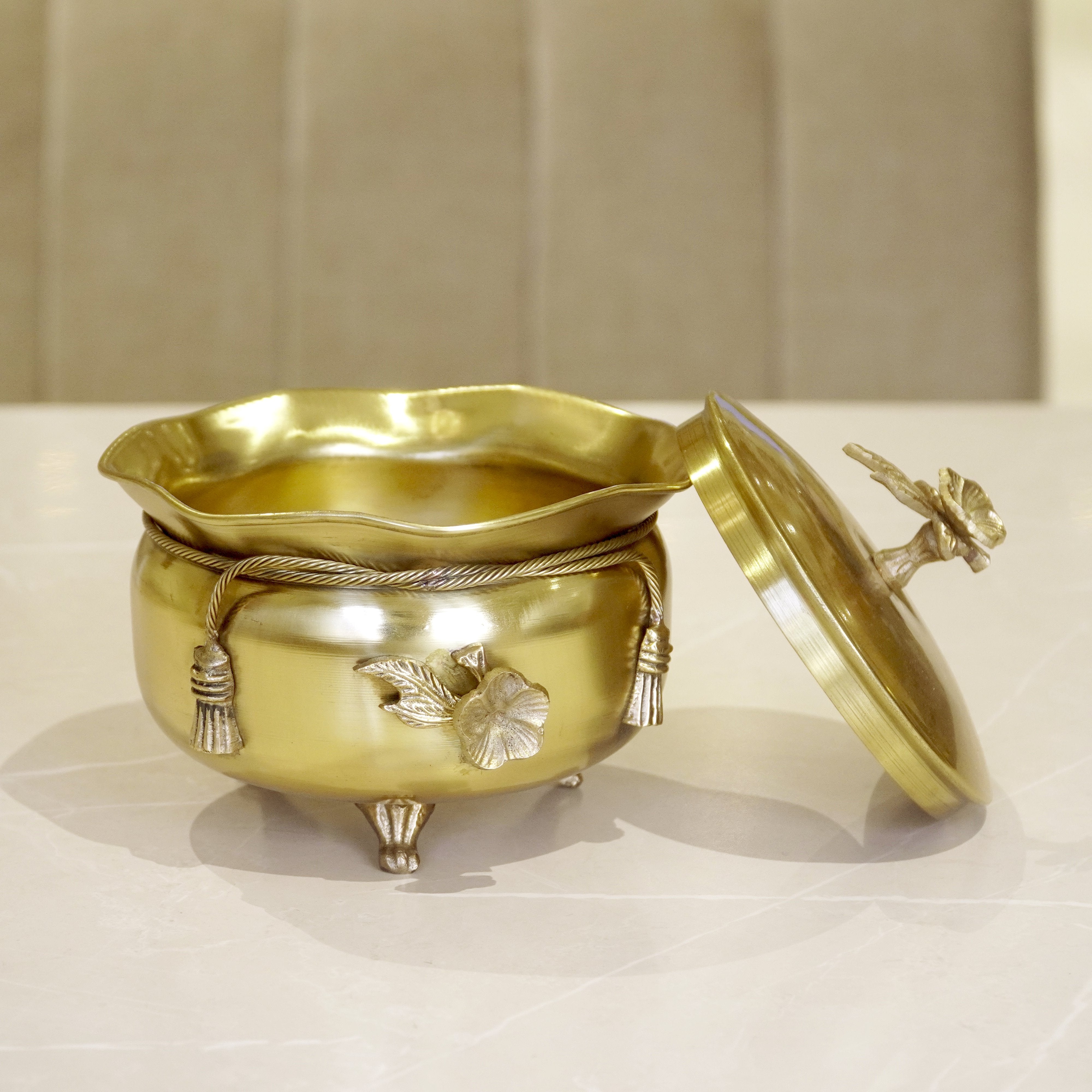 Brass Antique Tie Bowl with Lid