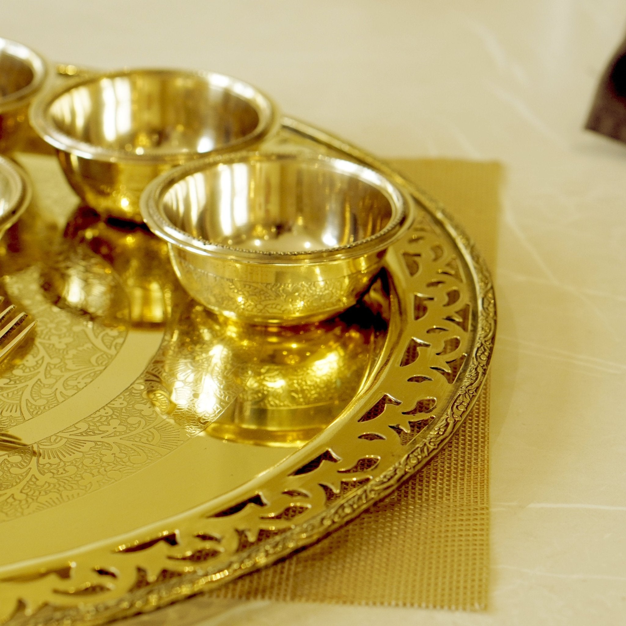 Brass / pital Jaalidaar Dinner set - Brass Globe - 