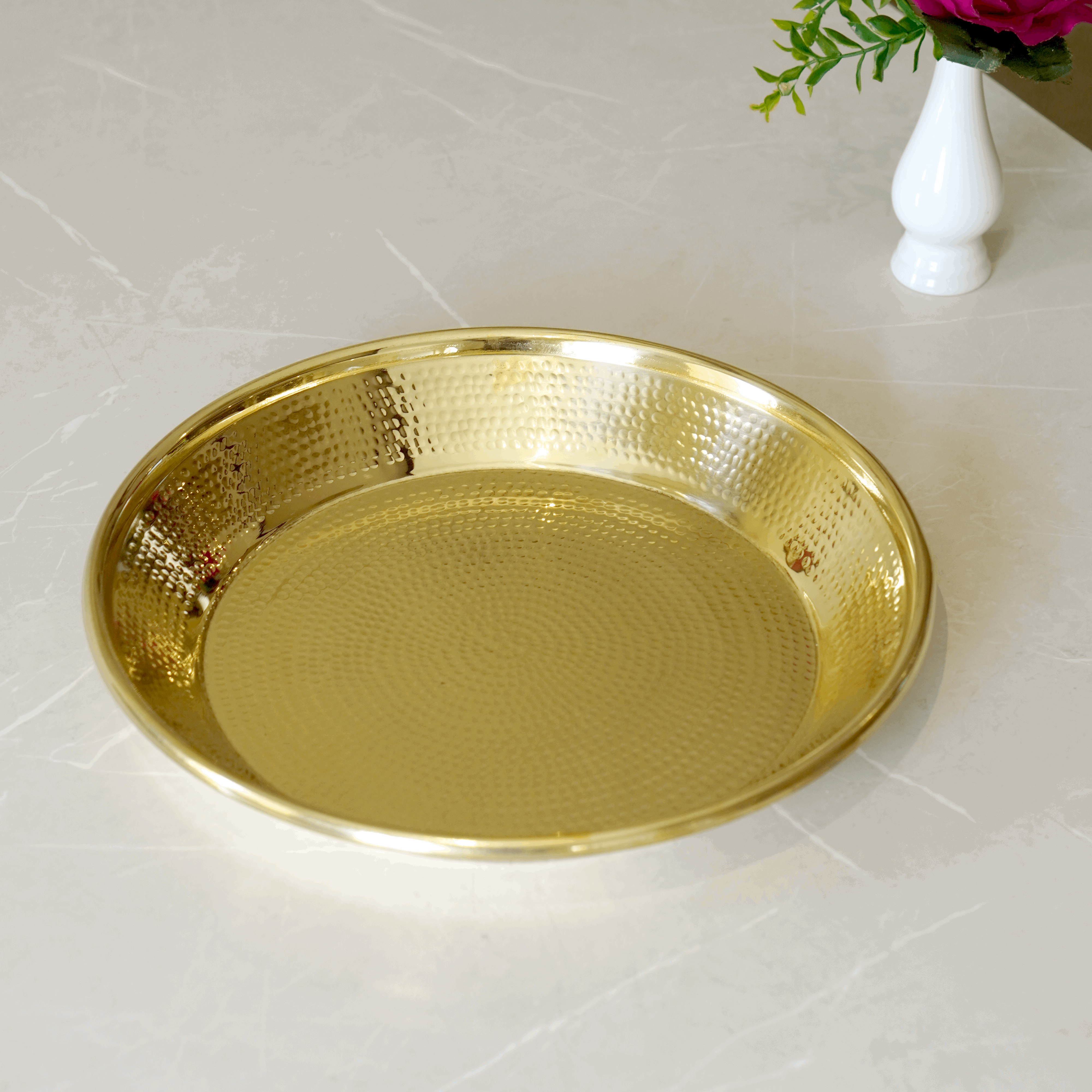 Brass Hammered Paraat with Glossy Finish