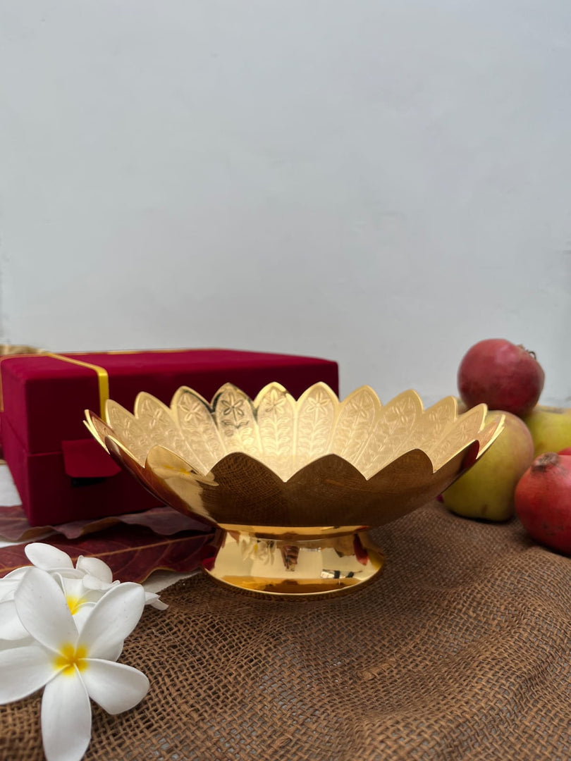 Brass etched bowl with velvet box - Brass Globe -